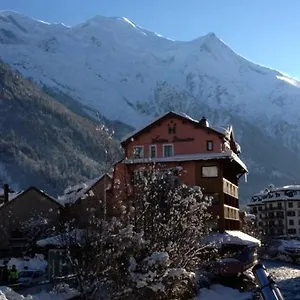 https://hotel-vallee-blanche.hotels-rhonealpes.com